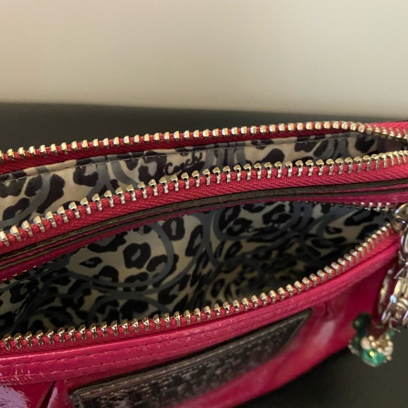💗 COACH Poppy Wristlet - Picture 5 of 5